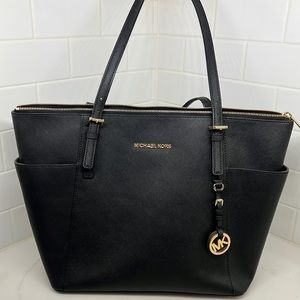 Michael KORS Large Black Saffiano Tote gold hardware excellent condition